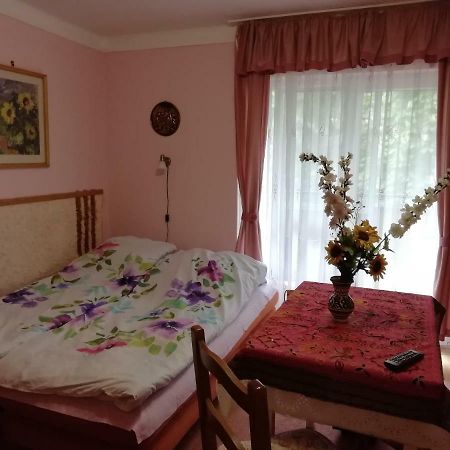 Gyoengyvirag Ueduelo - Mario Apartman Harkány Exteriör bild