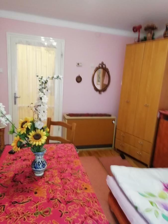 Gyoengyvirag Ueduelo - Mario Apartman Harkány Exteriör bild